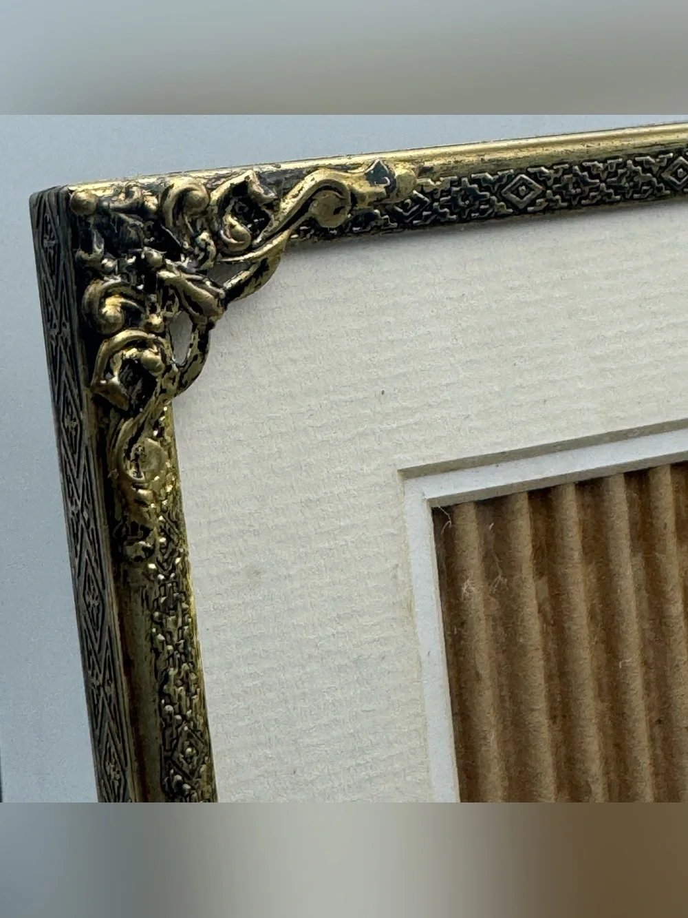 Vintage Ornate Brass Tone 8x10 Picture Frame w/ 5x7 Mat Easel Back Tabletop Wall